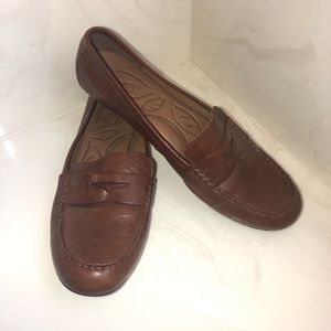 Born hand crafted leather loafers size 9 women’s